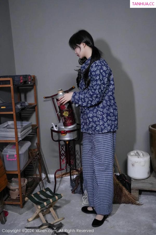 周妍希 奶瓶土肥圆 [XiuRen]高清写真图 2024.01.05 No.7915 Carol周妍希 丝袜美臀第7张图片